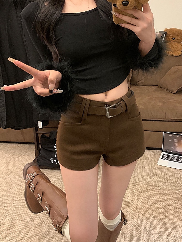 Real shot American style hot pants with thick low waist ultra short pants for autumn and winter, versatile slimming casual pants straight tube buttocks lifting hot pants 