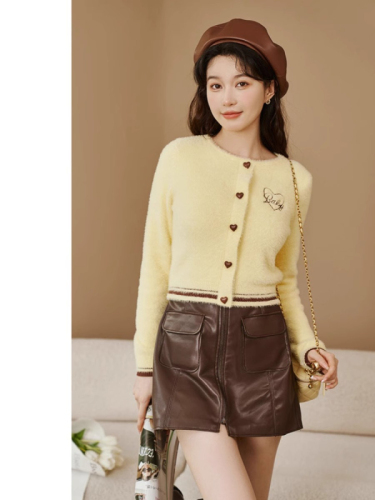 Tmall quality temperament soft waxy round neck sweater autumn new sweet little fragrance short bottoming sweater