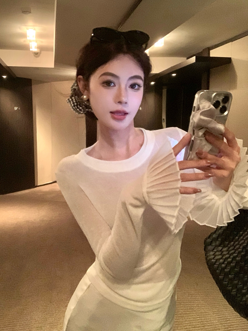 Front-photographed autumn sexy hot girl style trumpet sleeve slightly transparent thinning T-shirt for women short sleeve waist-cinch inner layer base garment