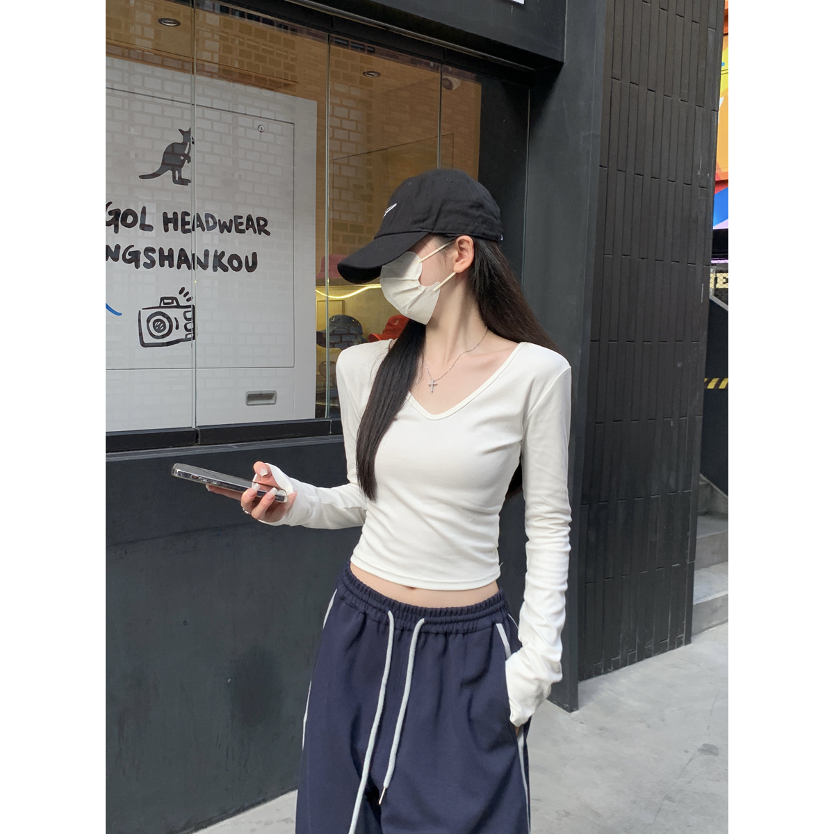 Real shot of autumn and winter Korean style v-neck slim and versatile simple slim fit pure cotton long-sleeved bottoming T-shirt top for women