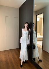 Photographed French romantic ribbon lace dress, cinched waist, bubble buttocks, sweet and spicy girl long dress, autumn