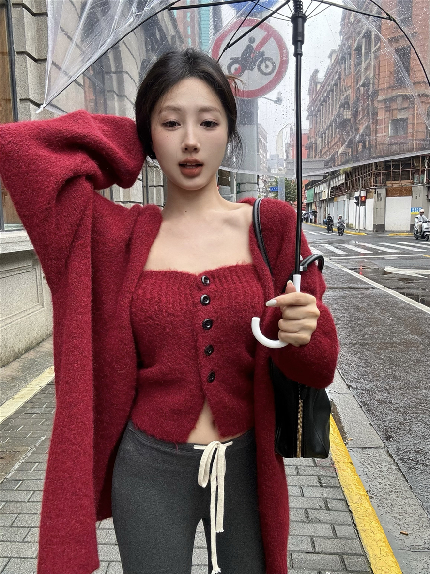 Real shot of loose long-sleeved sweater jacket outfit set knitted tube top vest two-piece set