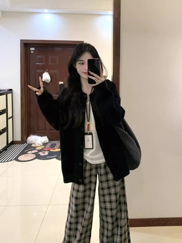 Black knitted cardigan for women in autumn, loose, lazy, casual, versatile, high-end, outer sweater jacket, winter