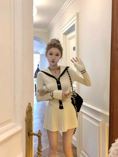 Tmall quality small fragrant lady temperament suit high-end age-reducing college style knitted short skirt two-piece set