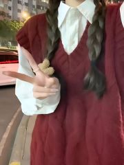 Korean fashion brand red twist sweater vest for women in spring, autumn and winter, lazy style v-neck with sleeveless knitted vest