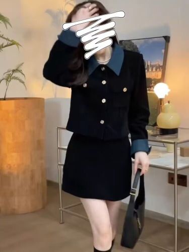 Korean version of high-end casual and chic commuting slimming contrasting color short jacket + skirt suit for women in 2024