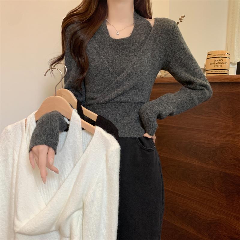 Real shot of autumn and winter new retro suspender fake two-piece design thickened brushed knitted bottoming shirt for women