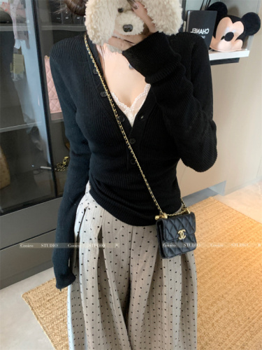 Real shot buttoned V-neck slimming elastic sweater 