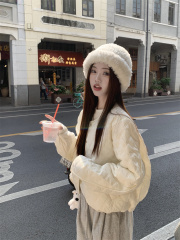 Real shot of lightweight puff rhombus short cotton jacket