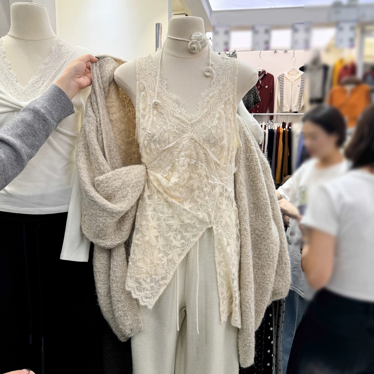 Thirteen Lines 2024 Autumn French Style V-neck Slimming Lace Embroidery Apricot Slit Irregular Vest Top for Women