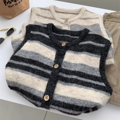 Age-reducing retro striped stacked vest for women, loose, fashionable and versatile, slim round neck cardigan, autumn and winter sleeveless waistcoat trendy