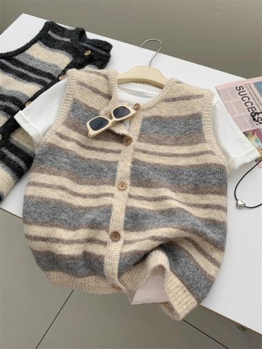 Age-reducing retro striped stacked vest for women, loose, fashionable and versatile, slim round neck cardigan, autumn and winter sleeveless waistcoat trendy