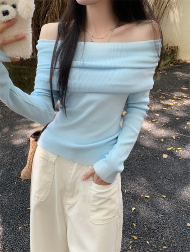 Real shot of French style one-line neckline off-shoulder sweater for women in autumn sexy slim fit collarbone-baring top