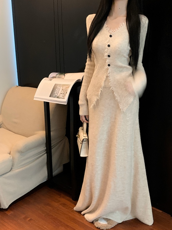 Tea style lazy tone V-neck raw edge knitted two-piece autumn slim fit lazy style suit