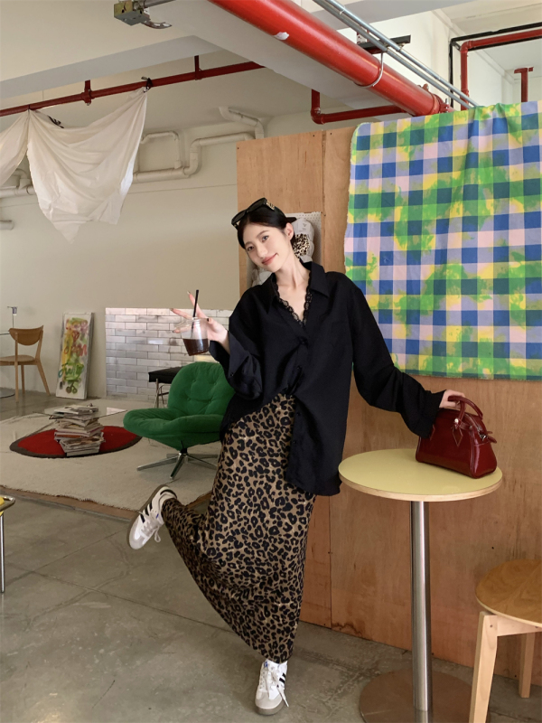 Korean style V-neck spliced ​​lace single-breasted long-sleeved shirt leopard print skirt two-piece set
