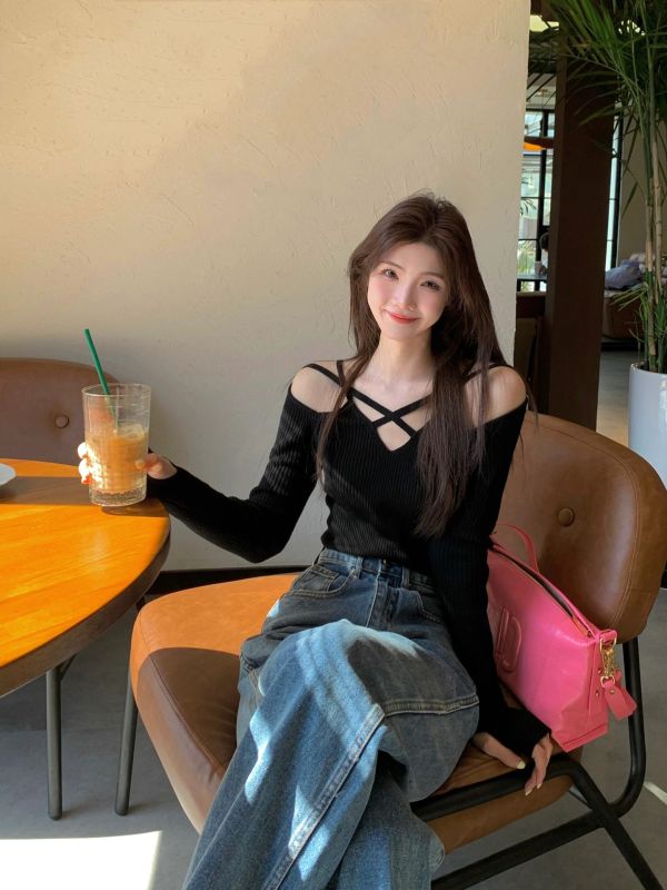 Designed knitted collarbone off-shoulder T-shirt with all-wool cool and high-end feel