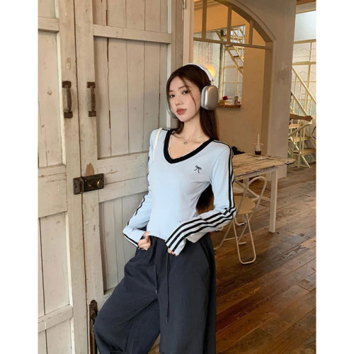 Original quality-hot girl's right-shoulder V-neck long-sleeved T-shirt with soft touch and slim fit short top in autumn