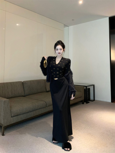 High-end pure desire v-neck hot diamond slimming bottoming top + super versatile long skirt + plush velvet jacket