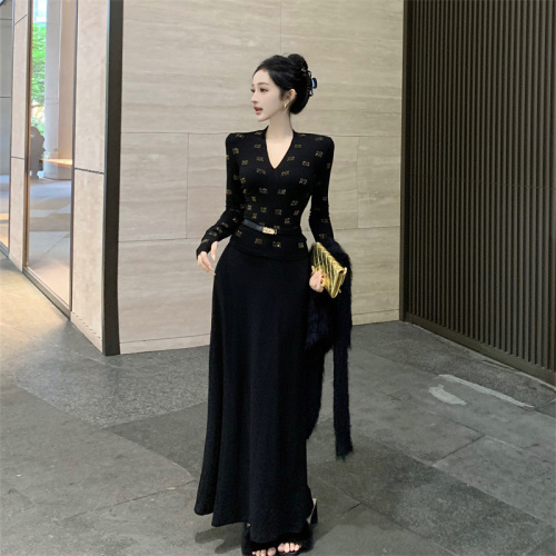 High-end pure desire v-neck hot diamond slimming bottoming top + super versatile long skirt + plush velvet jacket