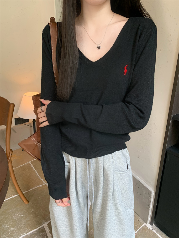 Real shot of autumn new pullover long-sleeved inner bottoming sweater women's casual v-neck top white