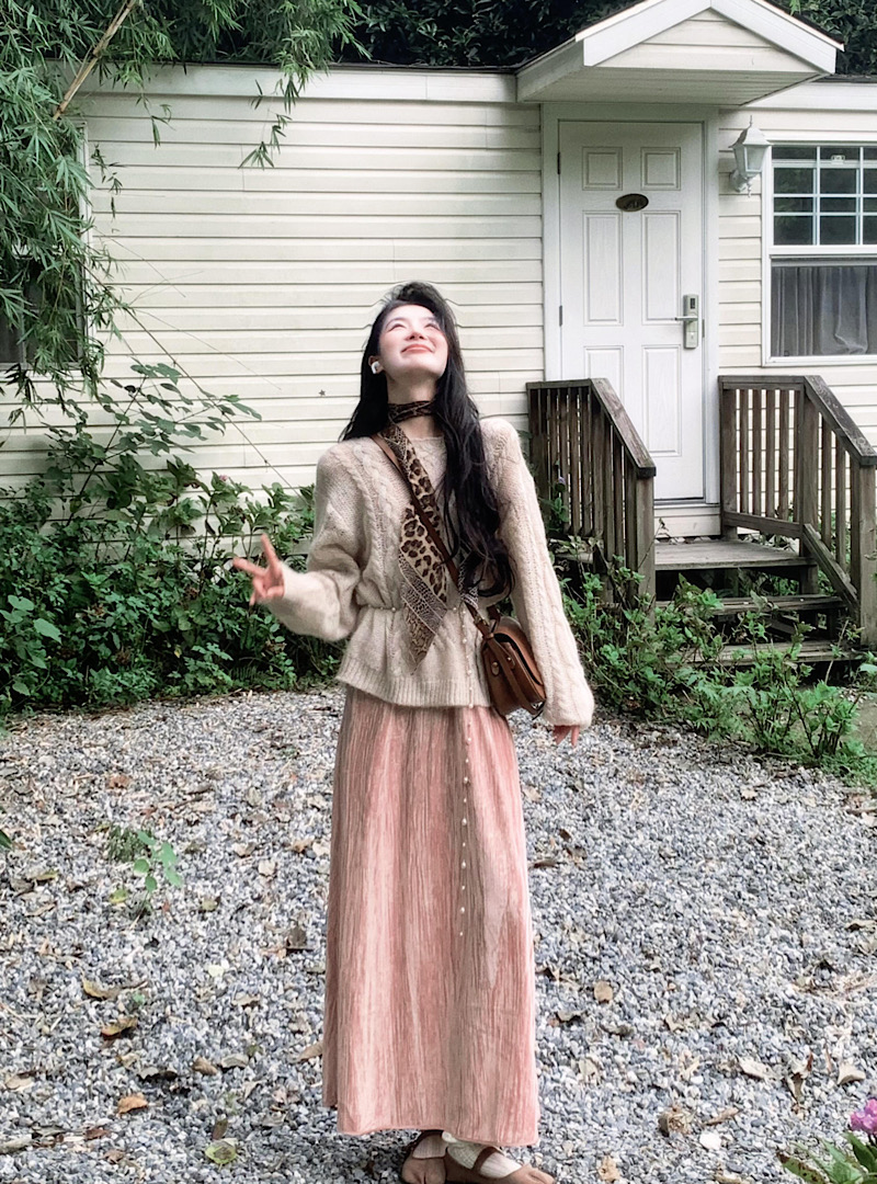 Photo shoot round neck cable knit sweater long sleeve top lazy loose turtleneck sweater + velvet V-neck dress