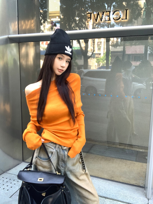 A variety of ways to wear the year's favorite wool soft and skin-friendly knitted sweater tops for women in autumn