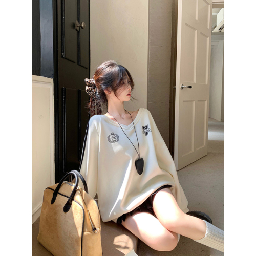 Real shot of American lazy chic sweatshirt for women in autumn new casual style loose and cool one-line off-shoulder top