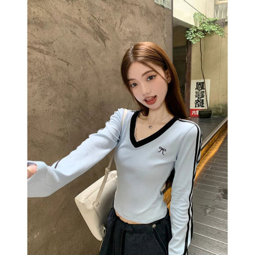 Original quality-hot girl's right-shoulder V-neck long-sleeved T-shirt with soft touch and slim fit short top in autumn