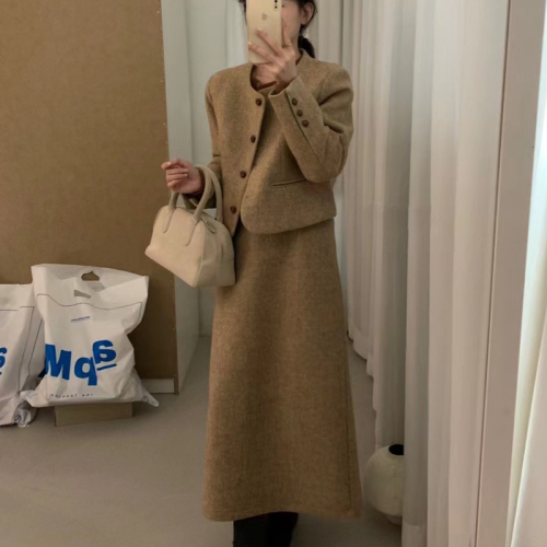 Woollen tweed featherdown suit with a sophisticated, slimming and chic designer vibe, tailored for a discerning, fashion-forward crowd.