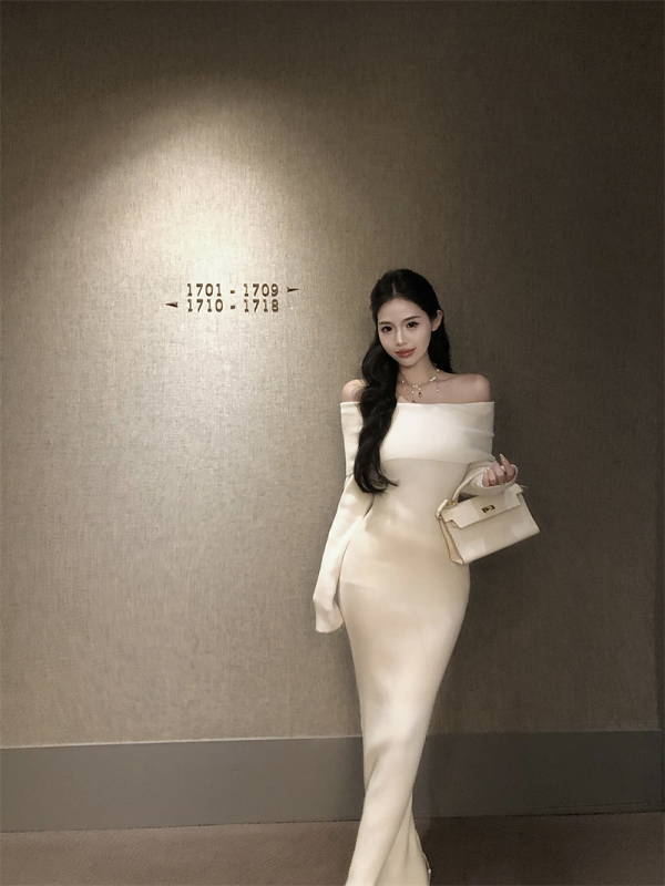 Purely sexy one-shoulder slim-fitting, high-end waist-slimming knitted hip-hugging dress
