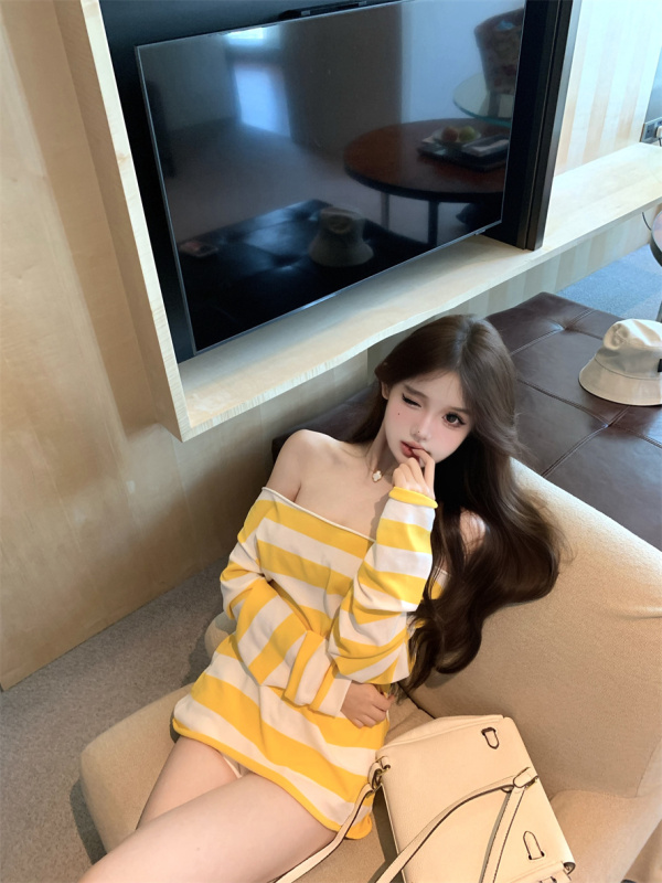One-shoulder contrasting color knitted early autumn versatile top
