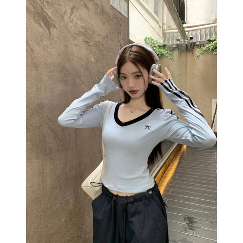 Original quality-hot girl's right-shoulder V-neck long-sleeved T-shirt with soft touch and slim fit short top in autumn