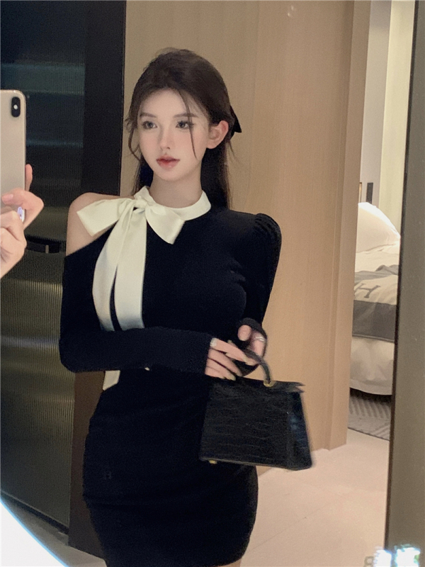 Black knitted dress, feminine strapless off-shoulder niche design skirt