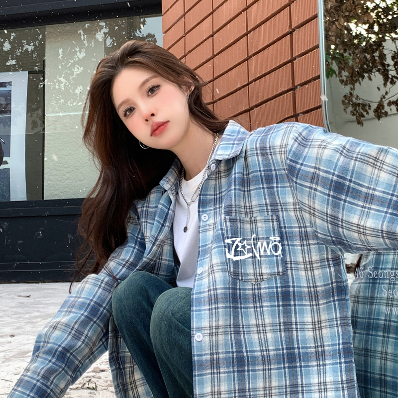 Real photo of retro letter printing plaid shirt for women in summer design niche sun protection long-sleeved couple shirt jacket