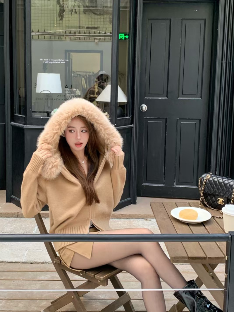 Real shot of cream ruffled large fur collar hooded fox fur zipper loose sweater with a lazy and high-end feel in winter