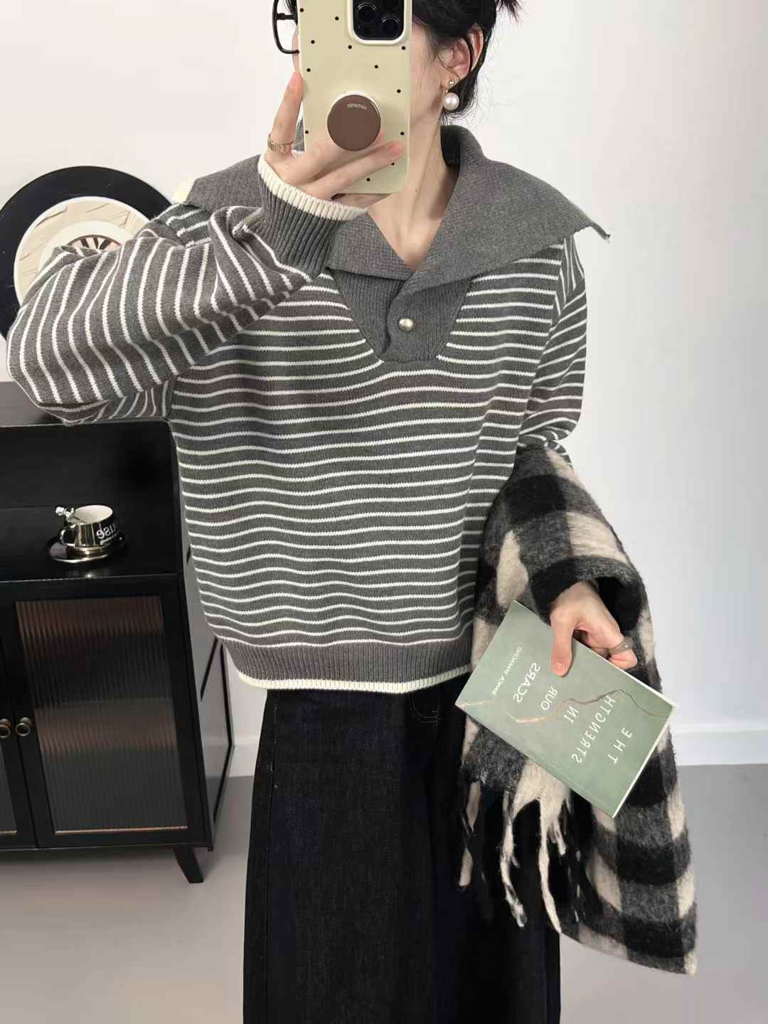 Knitted top with long sleeves, versatile and fashionable