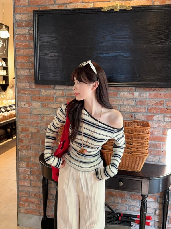 2024 new autumn long-sleeved knitted T-shirt oblique shoulder striped top