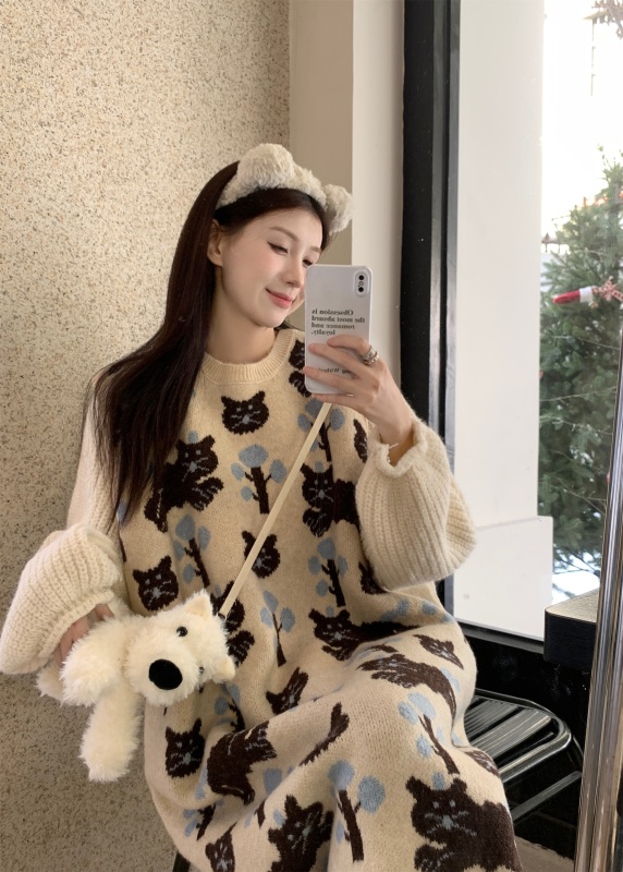 Plus size Japanese cartoon kitten jacquard design playful and cute versatile sweater vest dress