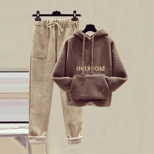 Fashion Set for Women Students - Korean Style Loose Fake Lamb Wool Sweatshirt and Three-Quarter Woolen Leisure Pants