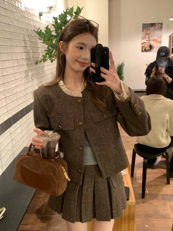 Fake two-piece right shoulder small fragrant short jacket pleated skirt woolen two-piece set