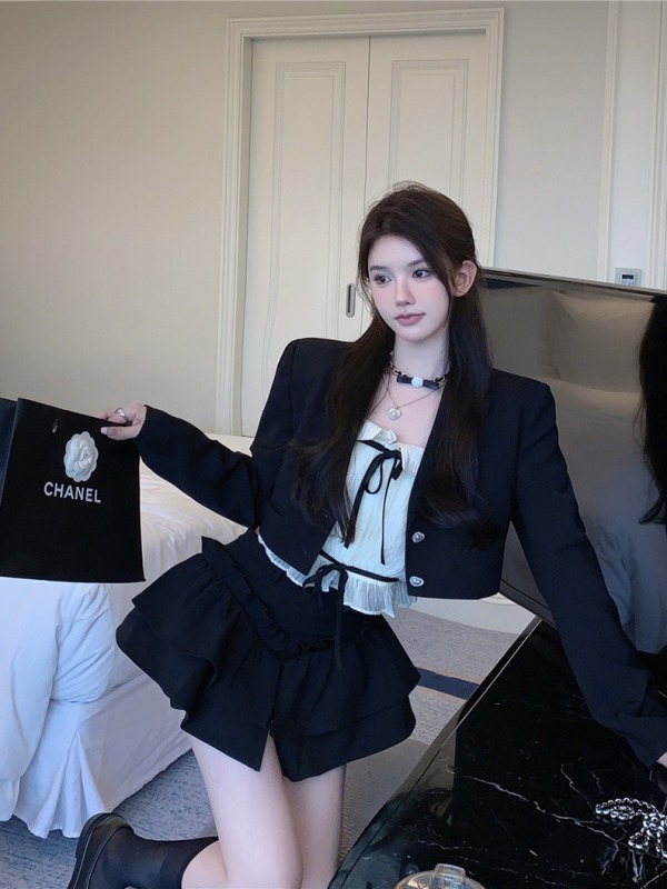 Autumn and winter strappy tube top + bud culottes skirt + love button suit jacket with shoulder pads for women