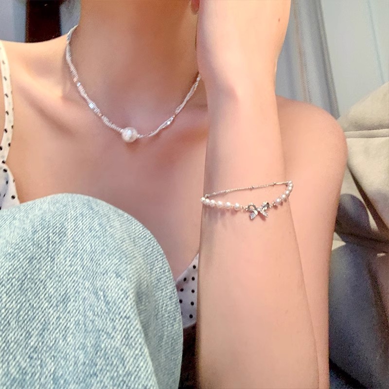 2024年新款雙層疊戴蝴蝶結手鍊女輕奢小眾高級感珍珠手串手飾批發