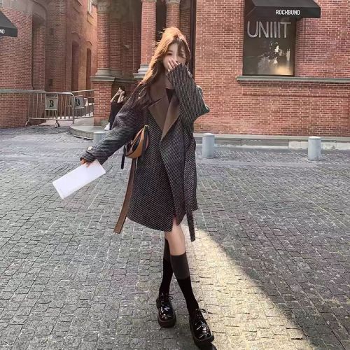 Korean style striped contrasting woolen coat for women autumn and winter 2024 new style small high-end thickened woolen coat