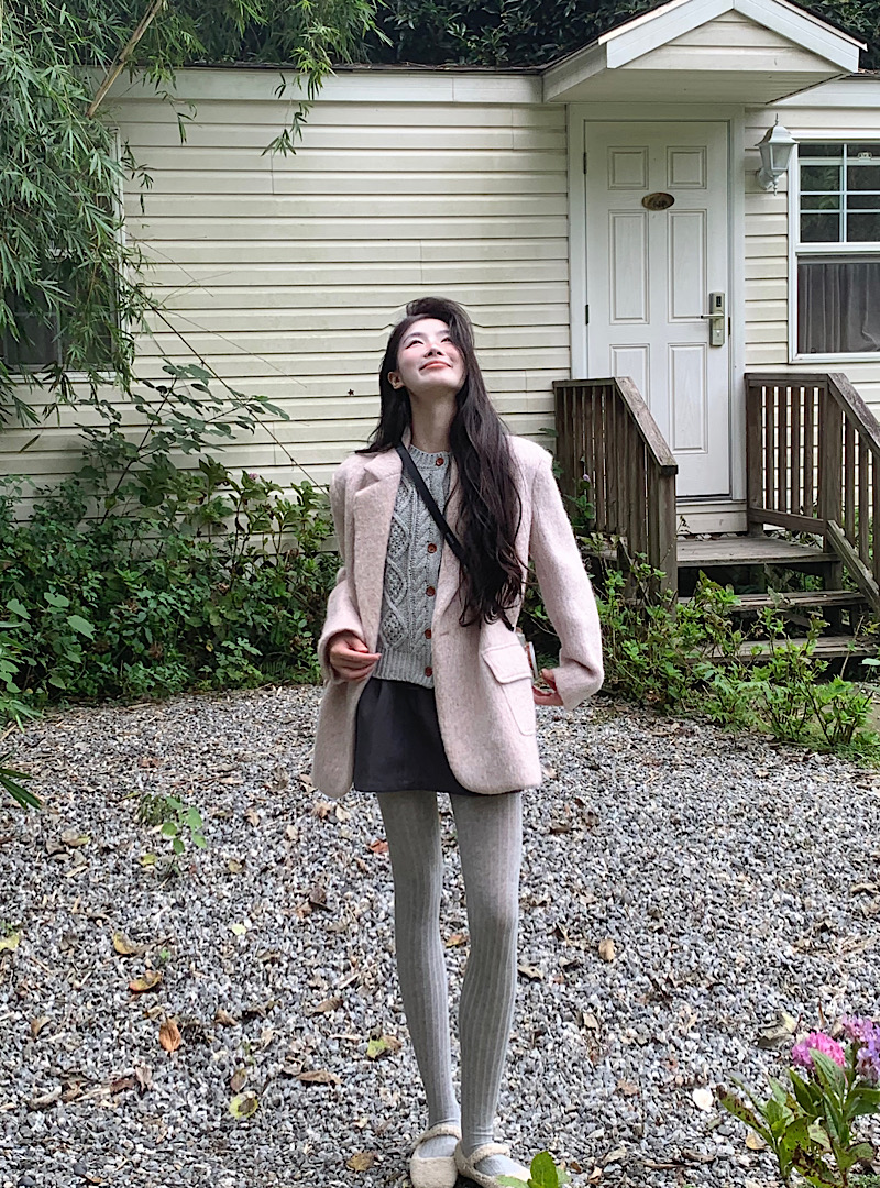 Real shot of gray twist vest + dark gray skirt + pink woolen suit jacket retro woolen jacket