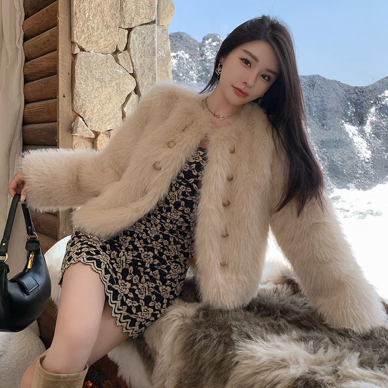 Real shot of Korean version of imitation fox fur short fur coat for women in winter new fashion environmentally friendly fur warm tops for women