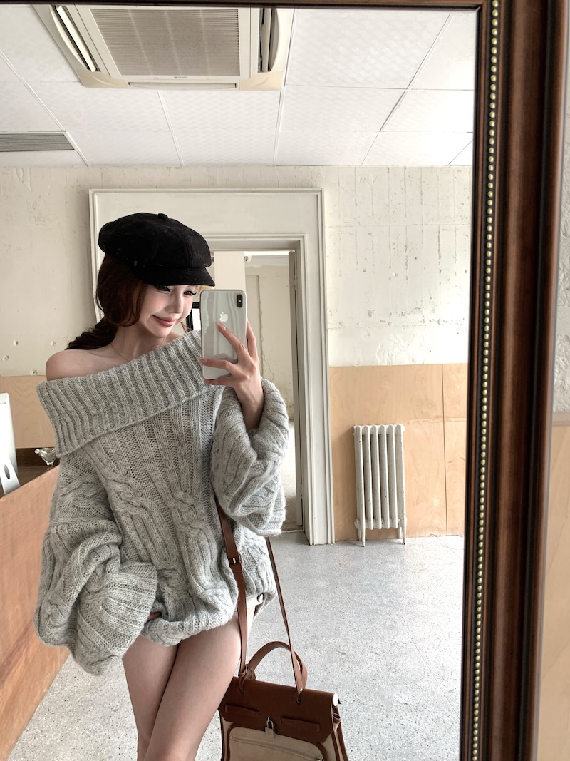 Real shot of French style lazy loose one-line collar cable pullover sweater for women fashionable retro long-sleeved sweater