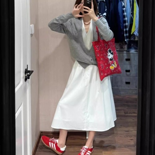 Gray fake two-piece contrasting color splicing long-sleeved sweater women's early autumn new cardigan loose slimming soft waxy top