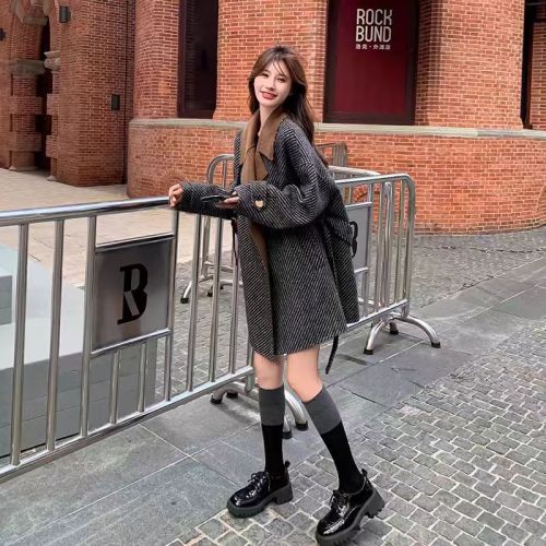 Korean style striped contrasting woolen coat for women autumn and winter 2024 new style small high-end thickened woolen coat