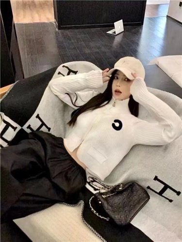 South Korea's Dongdaemun zippered knitted long-sleeved hooded short jacket for women with a small fragrance style outer sweater cardigan top