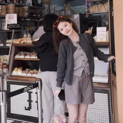 Grey False Two-Piece Knit Cardigan Women's Spring Round Neck Slim Fit Versatile Design Sense Splicing Top